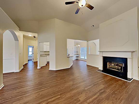 3rd image of 1590 Hill Crossing Ct