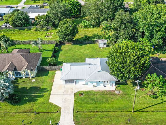 2nd image of 1141 SW Gastador Avenue