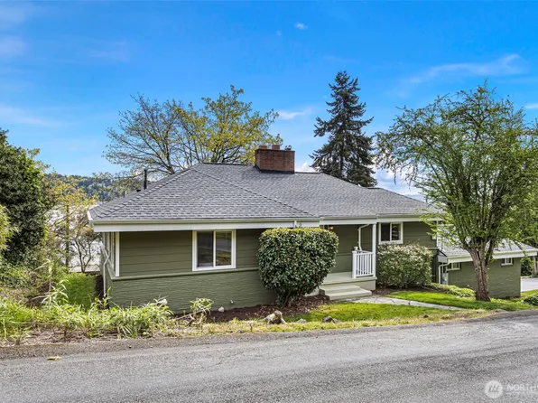 11210 Lakeside Avenue NE, Seattle, WA 98125