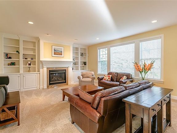 3rd image of 3 Lusk Farm Cir