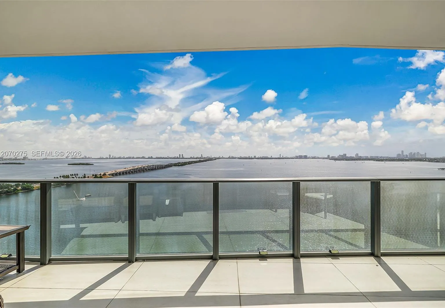One Paraiso Condo — Photo 3