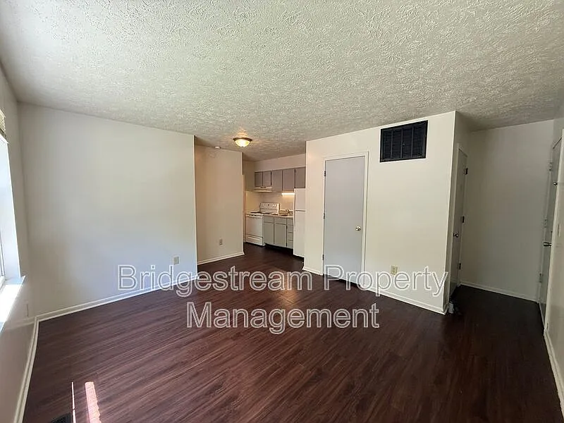 1 bed, 1.0 bath, 500 sqft, $595 — Photo 3
