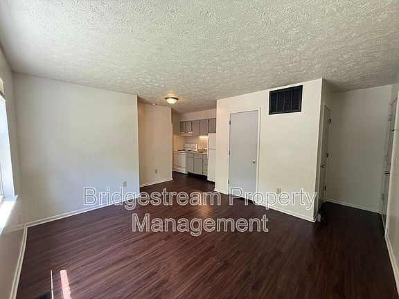 3rd image of 3001 Idylwilde Blvd #1D