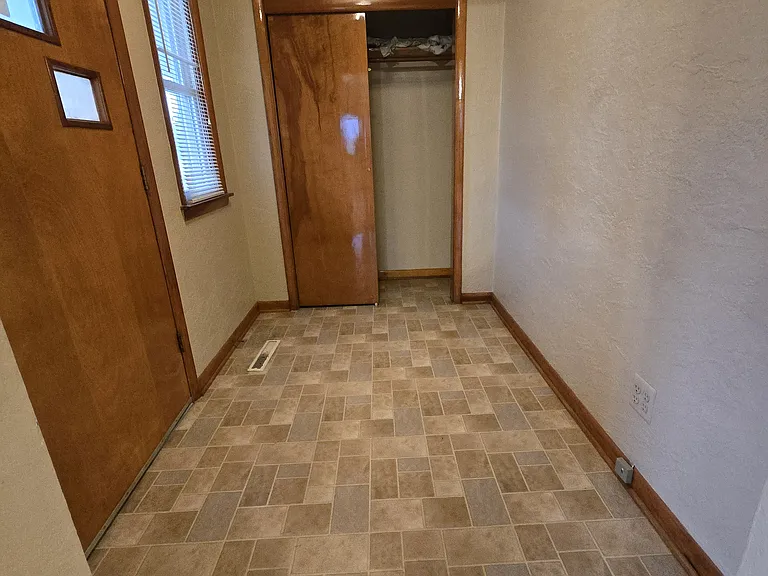 105 W Willman St — Photo 8
