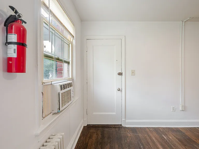 2425 E St NE #2 — Photo 3