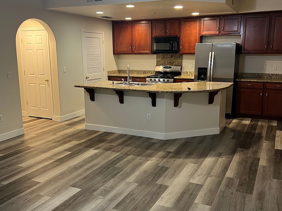 1st image of 12400 Fair Oaks Blvd