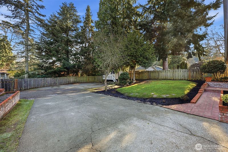 5th image of 15931 22nd Avenue SW