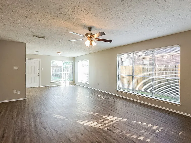 1909 Wildwood Ridge Dr — Photo 4