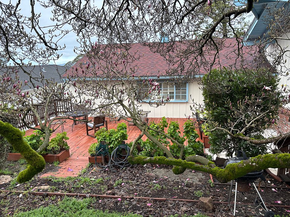 1st image of 27 Avenida Dr