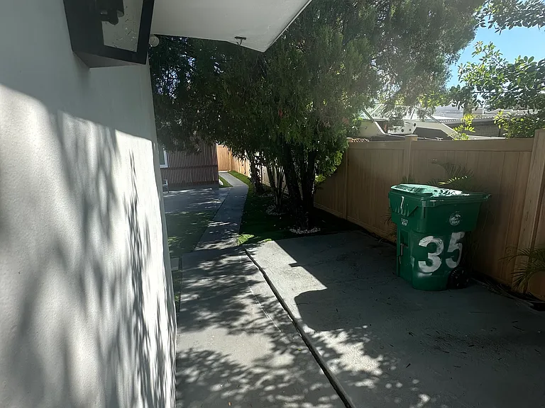 35 SW 6th St #2 — Photo 28