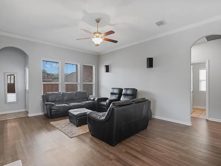 4201 Roxbury St — Photo 4