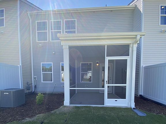 2nd image of 2415 Chert Ln