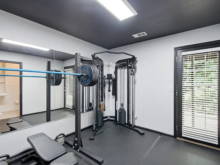 Home gym, fully stocked with a full set of equipment (option to rent out equipment or for landlord to reset room without equipment)