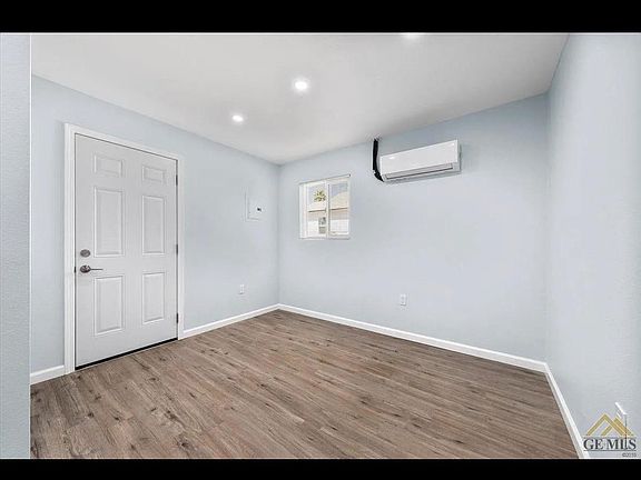 3rd image of 3311 Mesa Dr