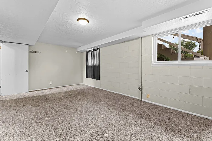 2077 S Atlantic St — Photo 21