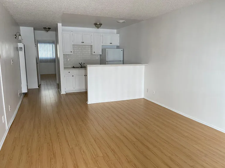 230 Bay St #5 — Photo 3