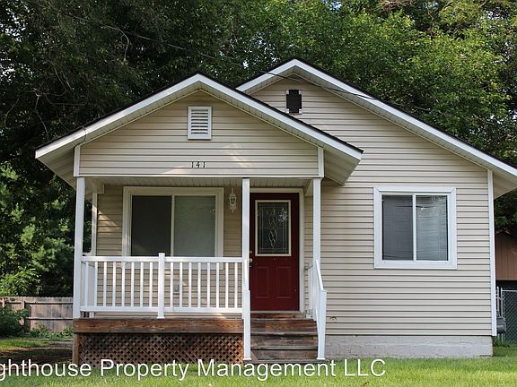 2nd image of 141 Clements St SE