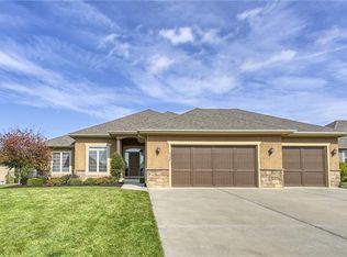 4126 S Eagle Point Ct, Blue Springs, MO 64015