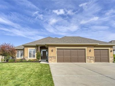 4126 S Eagle Point Ct, Blue Springs, MO, 64015