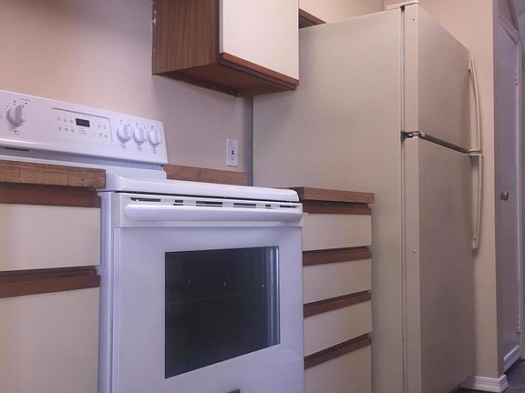 3rd image of 240 Harris St #C13