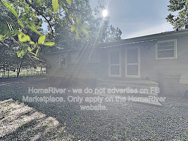 323 N Magnolia St — Photo 13