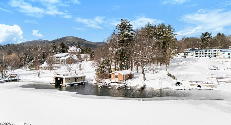 4th image of 15 Deer Run Road