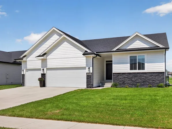 15303 Springbrook Trl, Urbandale, IA 50323
