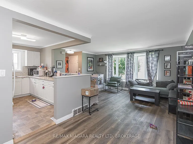 58 Dorchester Blvd — Photo 10