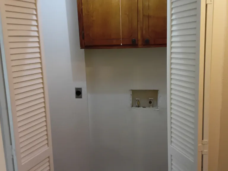 317 Hampton Ct #317 — Photo 10