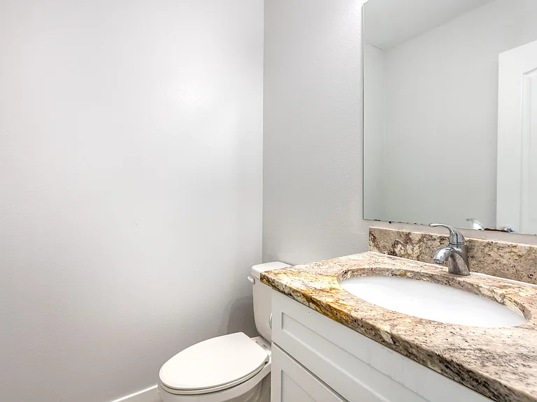 220 Perry Ave #B — Photo 25