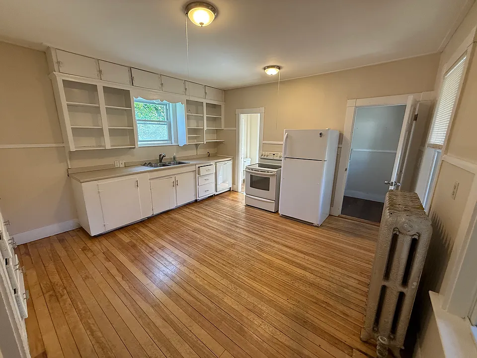 28 Davis Ave #1