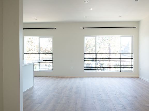3rd image of 5259 Lexington Ave #3