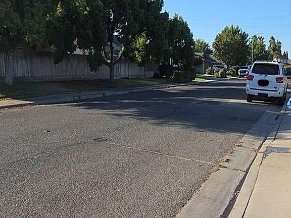 Exterior Neighborhood (street photo)