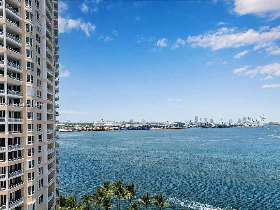 540 Brickell Key Dr #1422