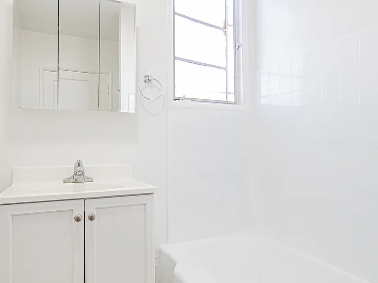 1024 Menlo Ave #6 — Photo 9