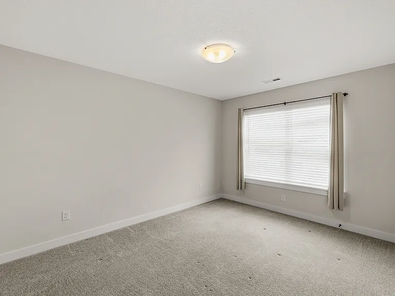 1230 E 28th St — Photo 23