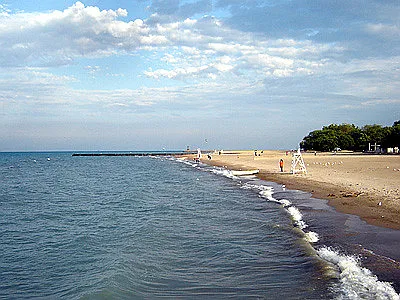 Lake beaches only 4 blocks away. Loyola Park and Beach is amazing!
