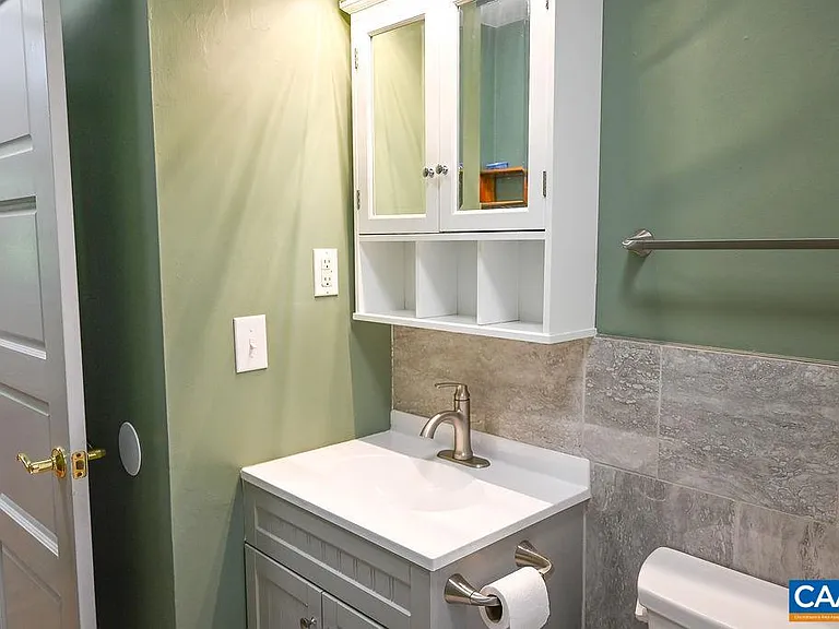315 Caroline Ave — Photo 40