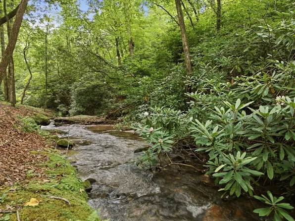 86 Pounding Mill Rd, Hayesville, NC 28904