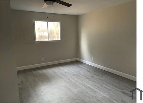 2nd image of 1206 Meadowview Dr