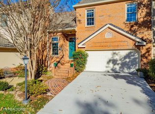 916 Highland Point Dr, Knoxville, TN 37919