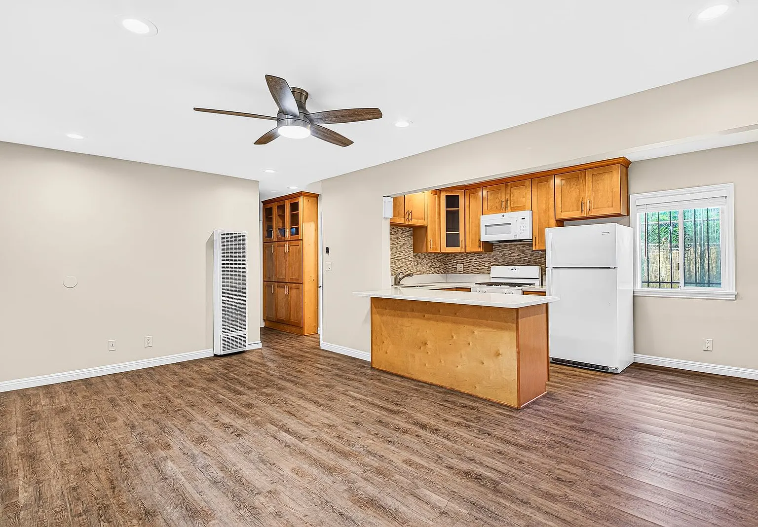1427 West Parade Street — Photo 3