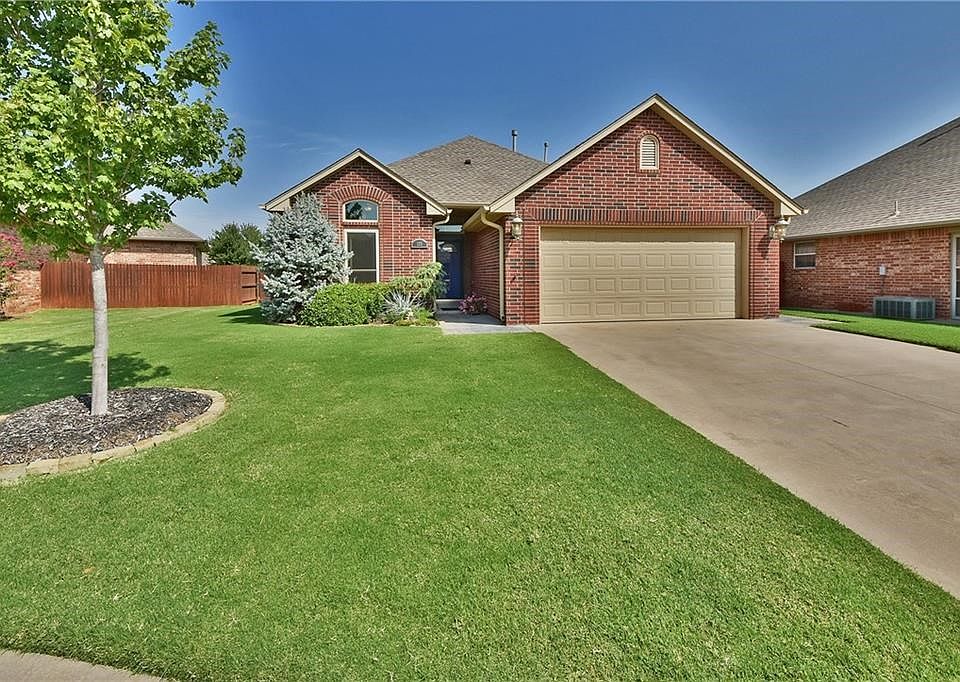 Front of home located on beautifully maintained Cul-de-Sac.