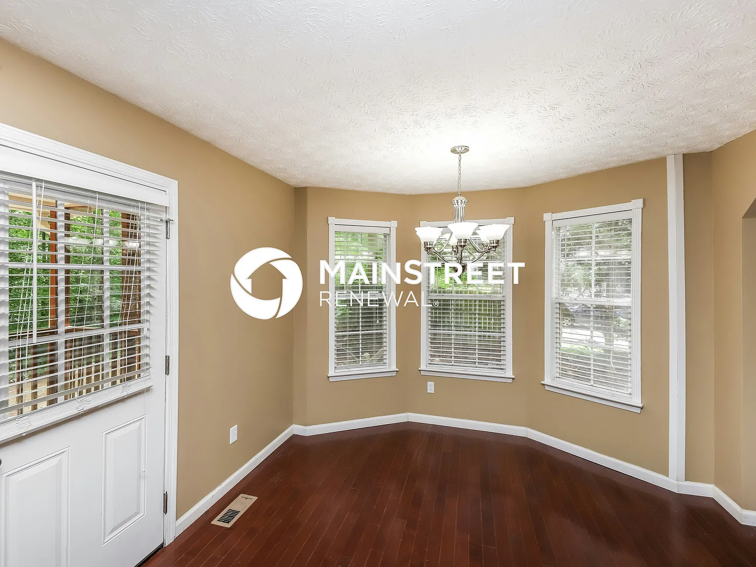 166 Thornbrooke Dr — Photo 4