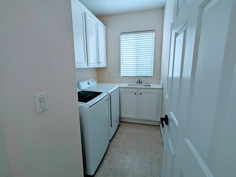 11025 Edina Ct — Photo 19