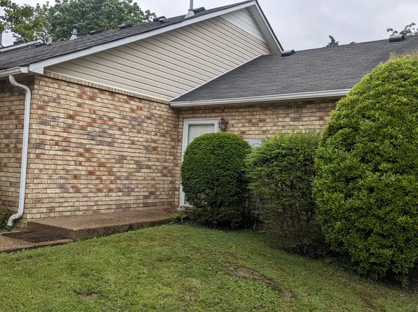 290 Lake Chateau Dr, Hermitage, TN 37076