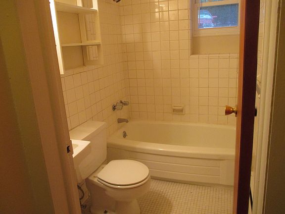 5th image of 155 Garden Ave APT 1A