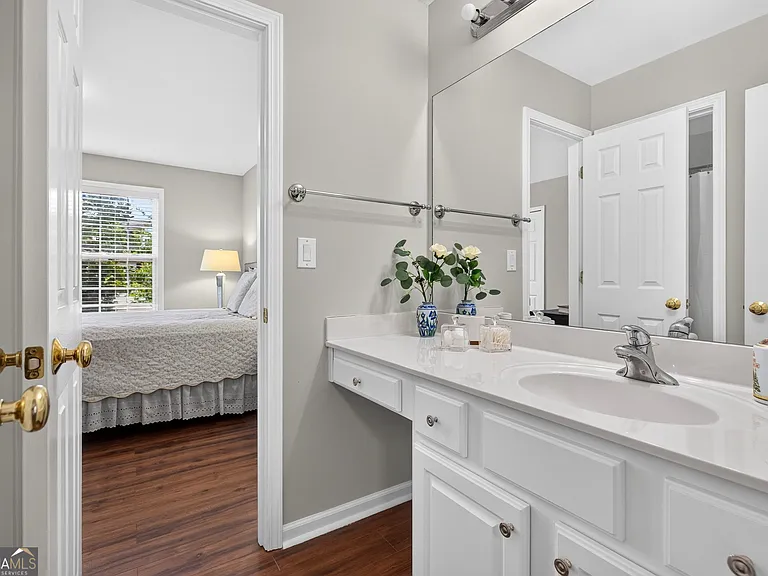 323 Revolution Dr — Photo 37