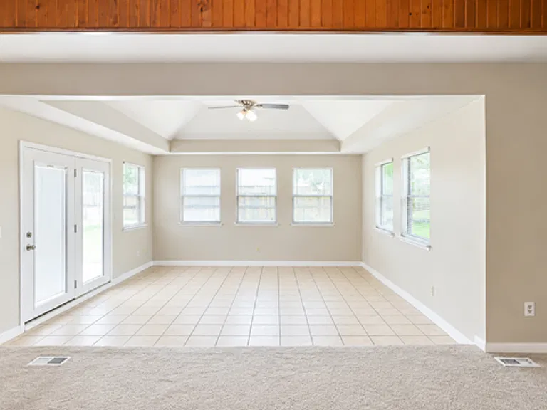 13233 Eastridge Dr — Photo 2