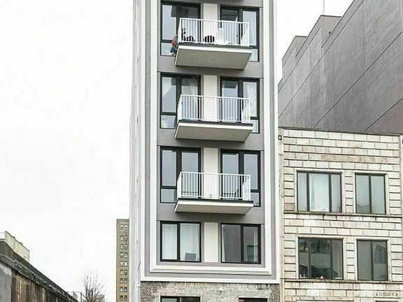 2nd image of 916 Bergen St #5C